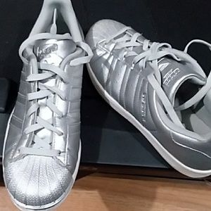 NWOT Superstar Silver Adidas. Sz.7